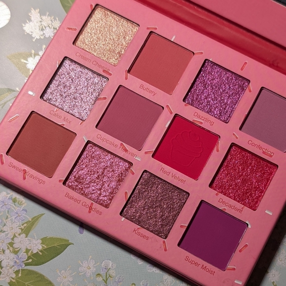 Glamlite | Red Velvet Cupcake | Pinks and Berry Tones | Spring 2021 Launch | NWT - Picture 7 of 7